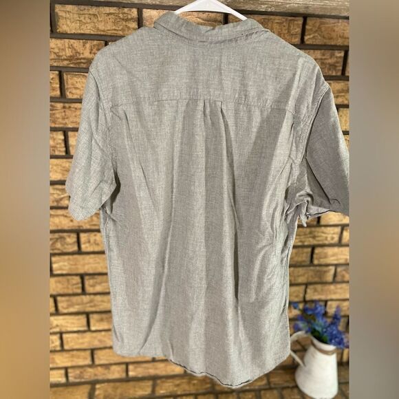 On the byas pineapple shirt - Picture 6 of 6